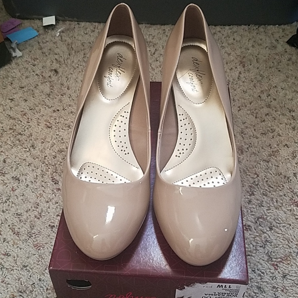 《WOMENS NUDE HEELS》